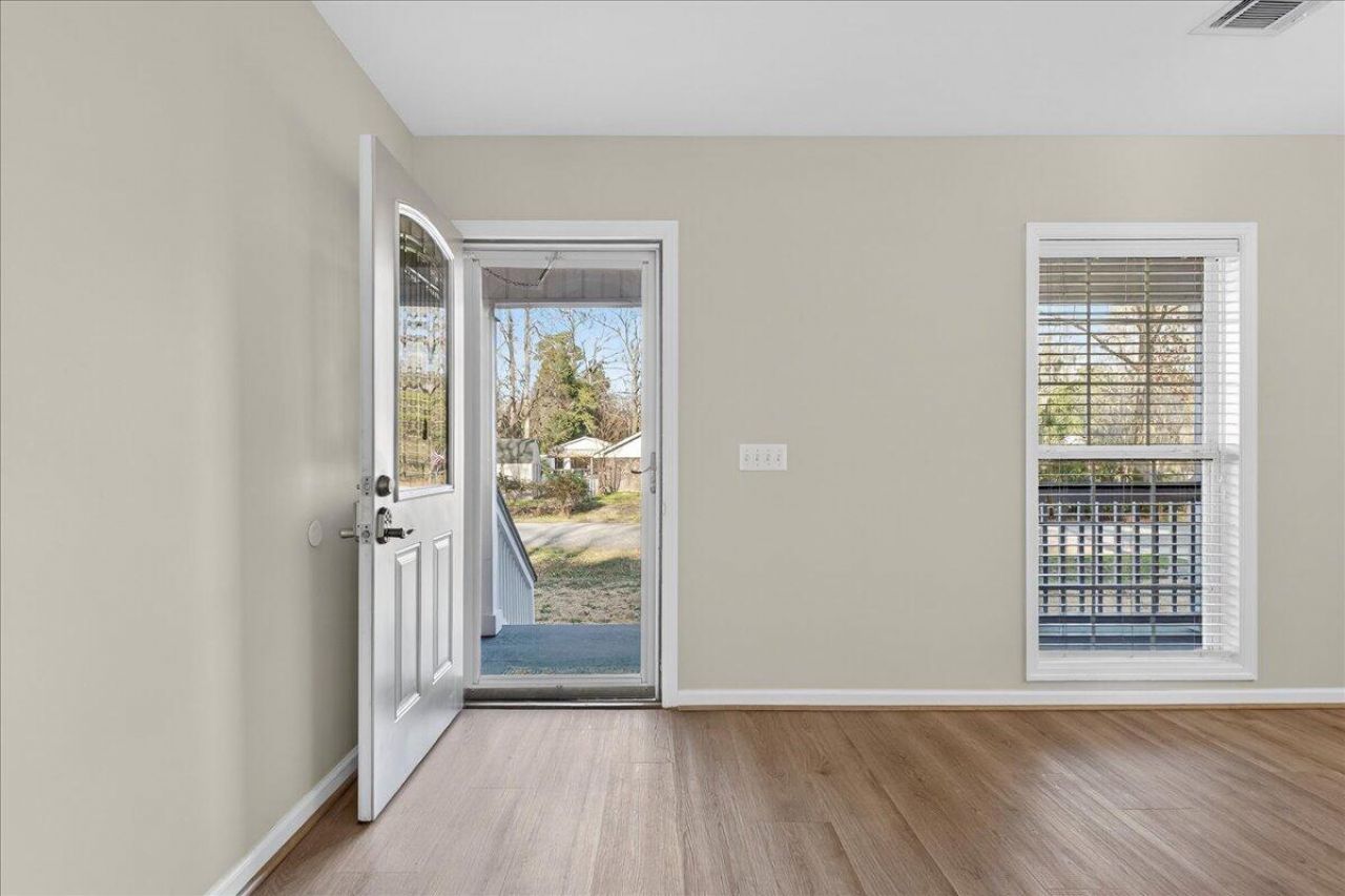 1102 Ansel Drive Photo 4