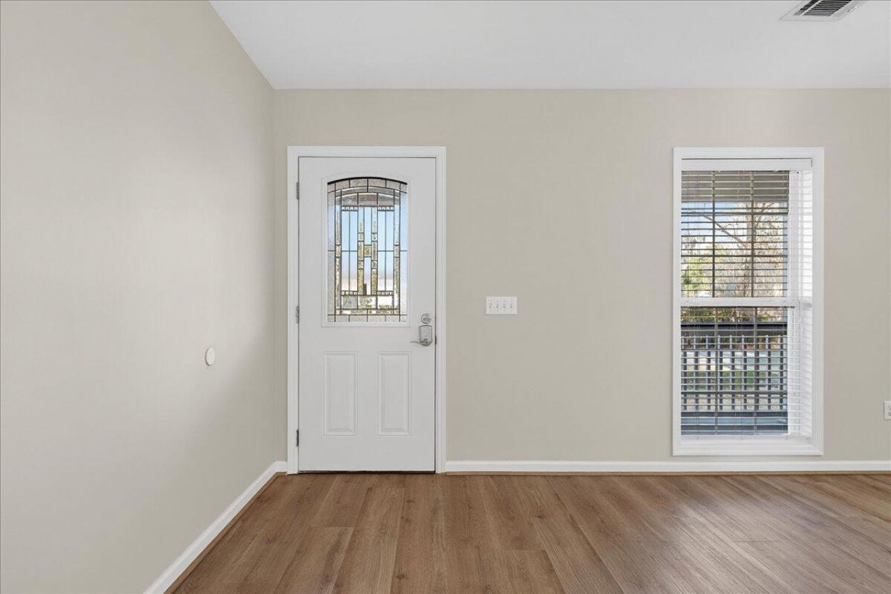 1102 Ansel Drive Photo 5