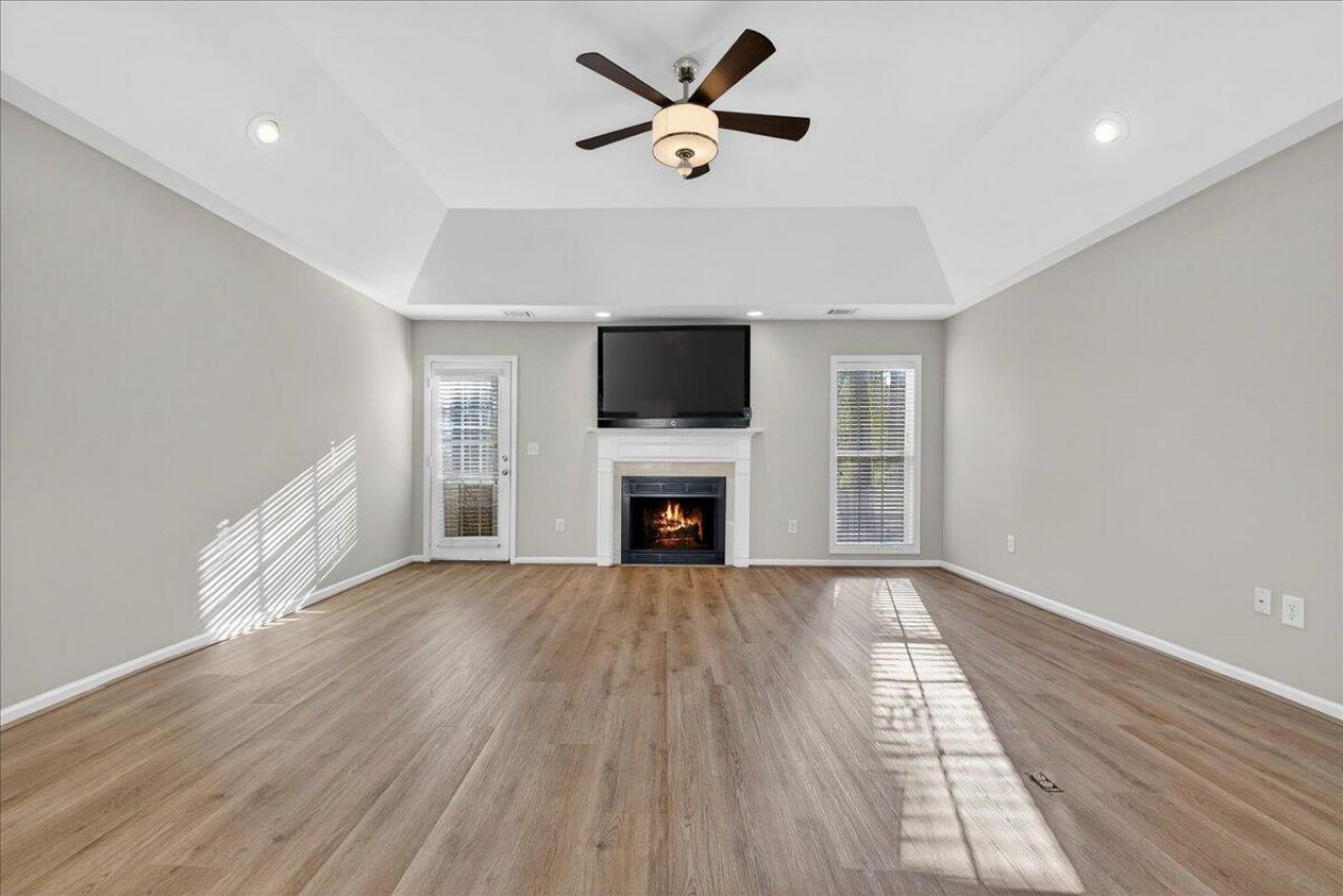 1102 Ansel Drive Photo 6