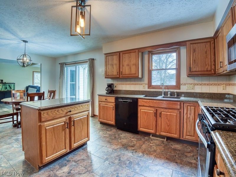 28580 Glen Hollow Lane, Olmsted Township, OH 44138 Photo 13