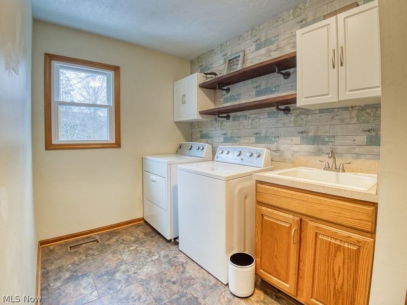 28580 Glen Hollow Lane, Olmsted Township, OH 44138 Photo 21