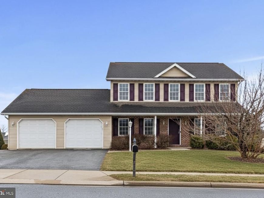 10 Vista Dr, Fredericksburg, PA 17026 Main Photo