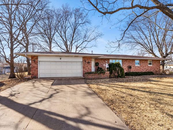 109 N JEFFERSON ST, Grandview, IA 52752