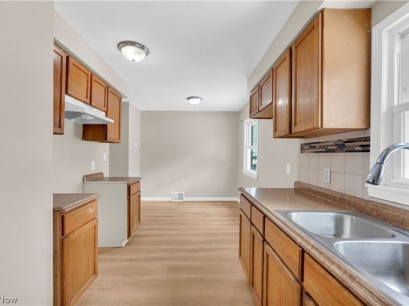 12918 Eastwood Boulevard, Garfield Heights, OH 44125 Photo 10