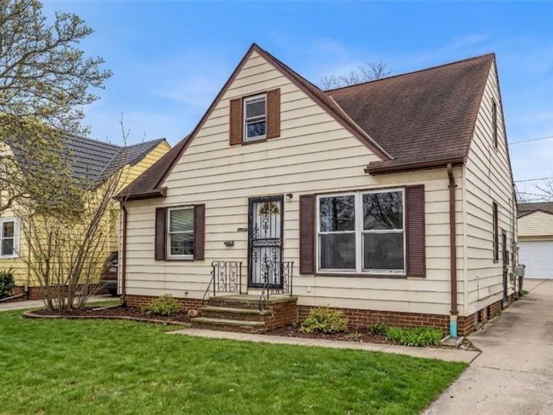 12918 Eastwood Boulevard, Garfield Heights, OH 44125 Photo 2