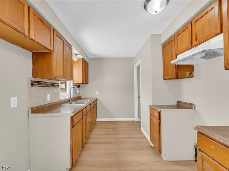 12918 Eastwood Boulevard, Garfield Heights, OH 44125 Photo 9