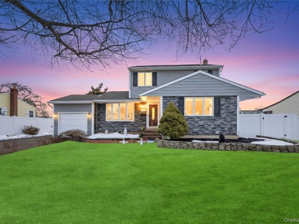 225 Farhan Lane, North Babylon, NY 11703