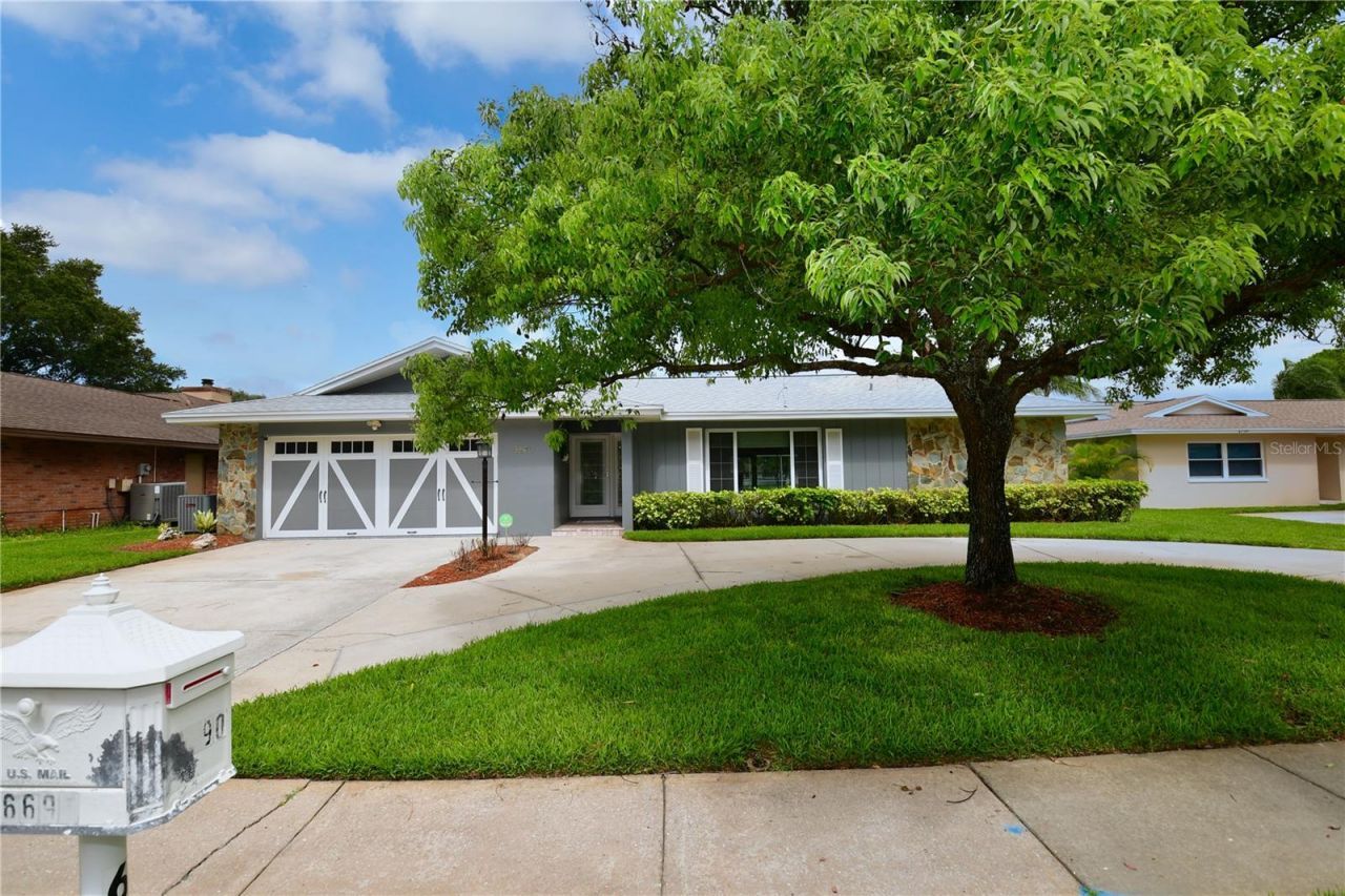 6690 Burning Tree Drive, Seminole, FL 33777 Photo
