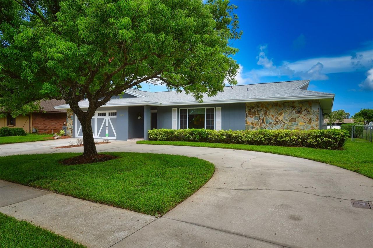 6690 Burning Tree Drive, Seminole, FL 33777 Photo