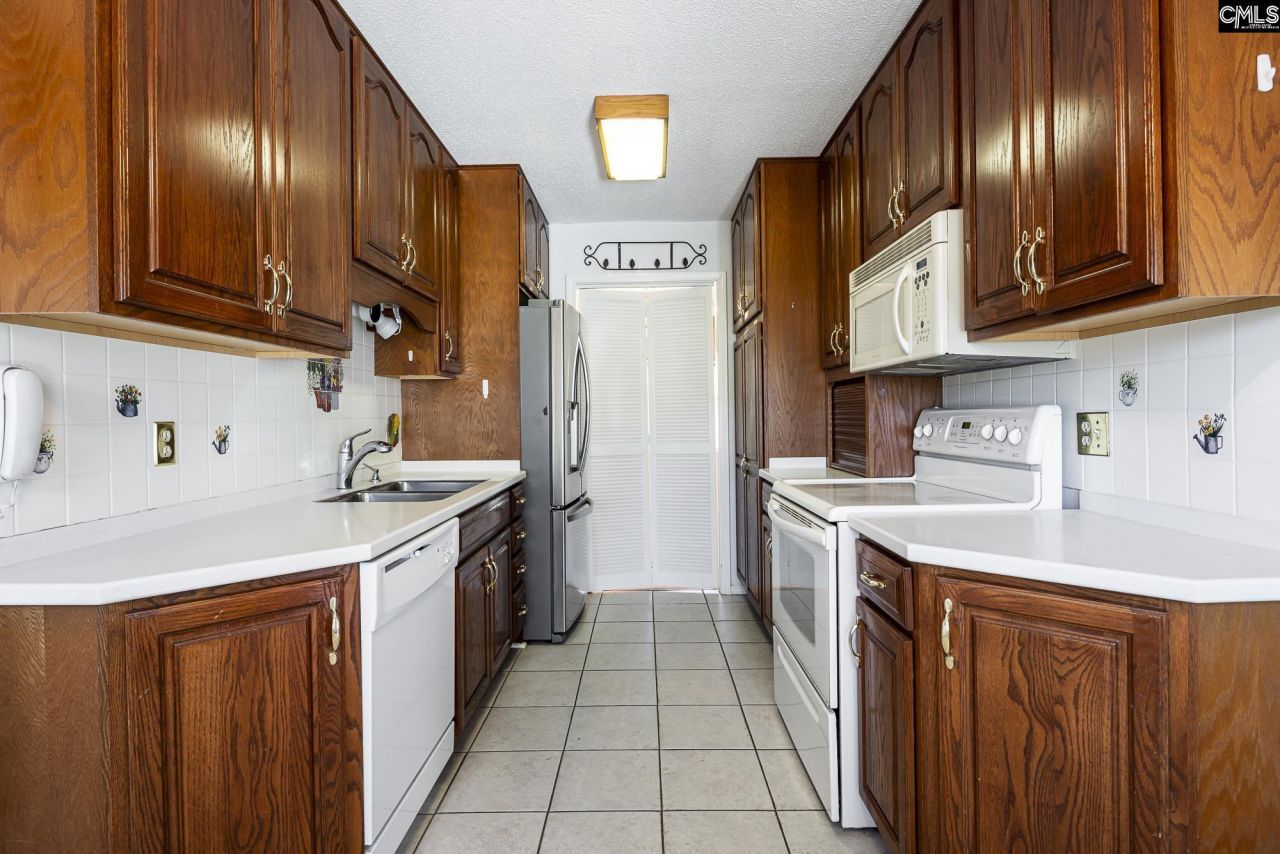 215 Parkstream Circle Photo 13