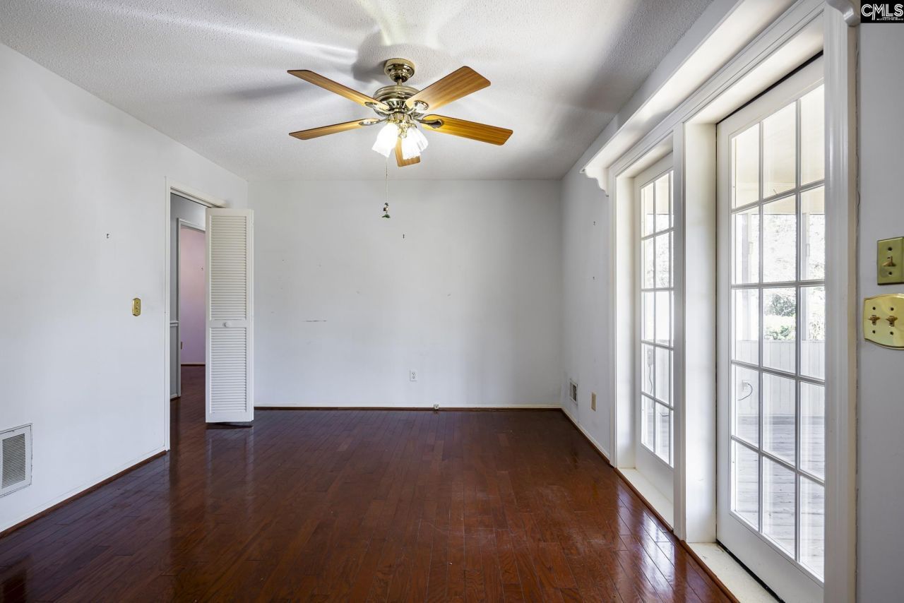 215 Parkstream Circle Photo 15