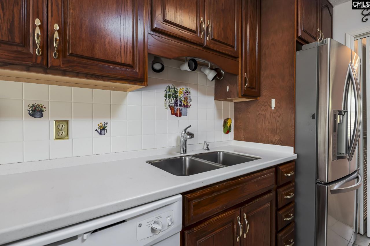 215 Parkstream Circle Photo 16