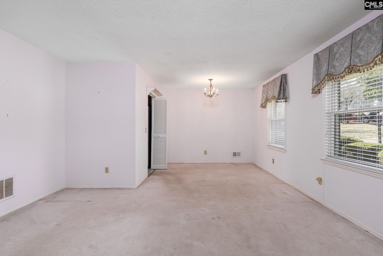 215 Parkstream Circle Photo 6