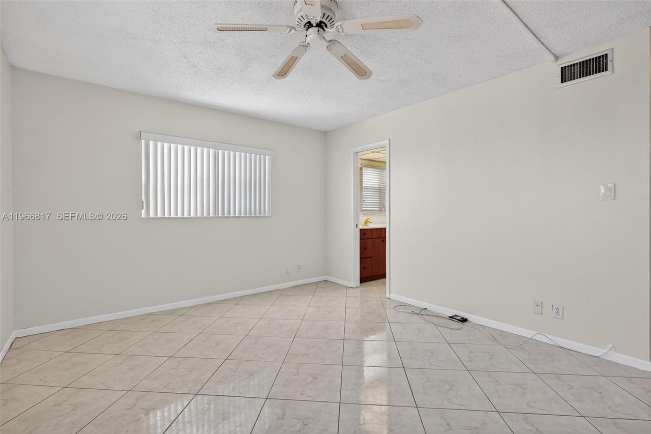 421 NE 14th Ave , Unit 608, Hallandale Beach, FL 33009 Photo