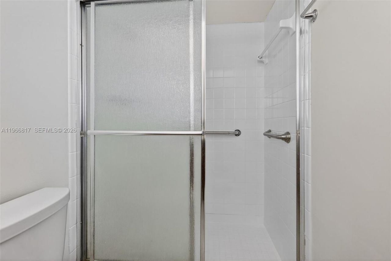 421 NE 14th Ave , Unit 608, Hallandale Beach, FL 33009 Photo