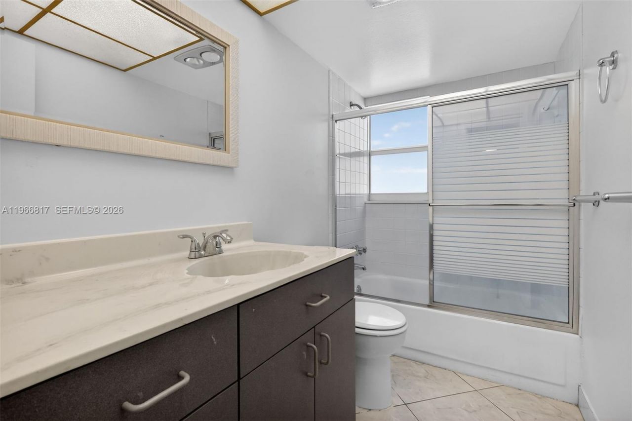 421 NE 14th Ave , Unit 608, Hallandale Beach, FL 33009 Photo