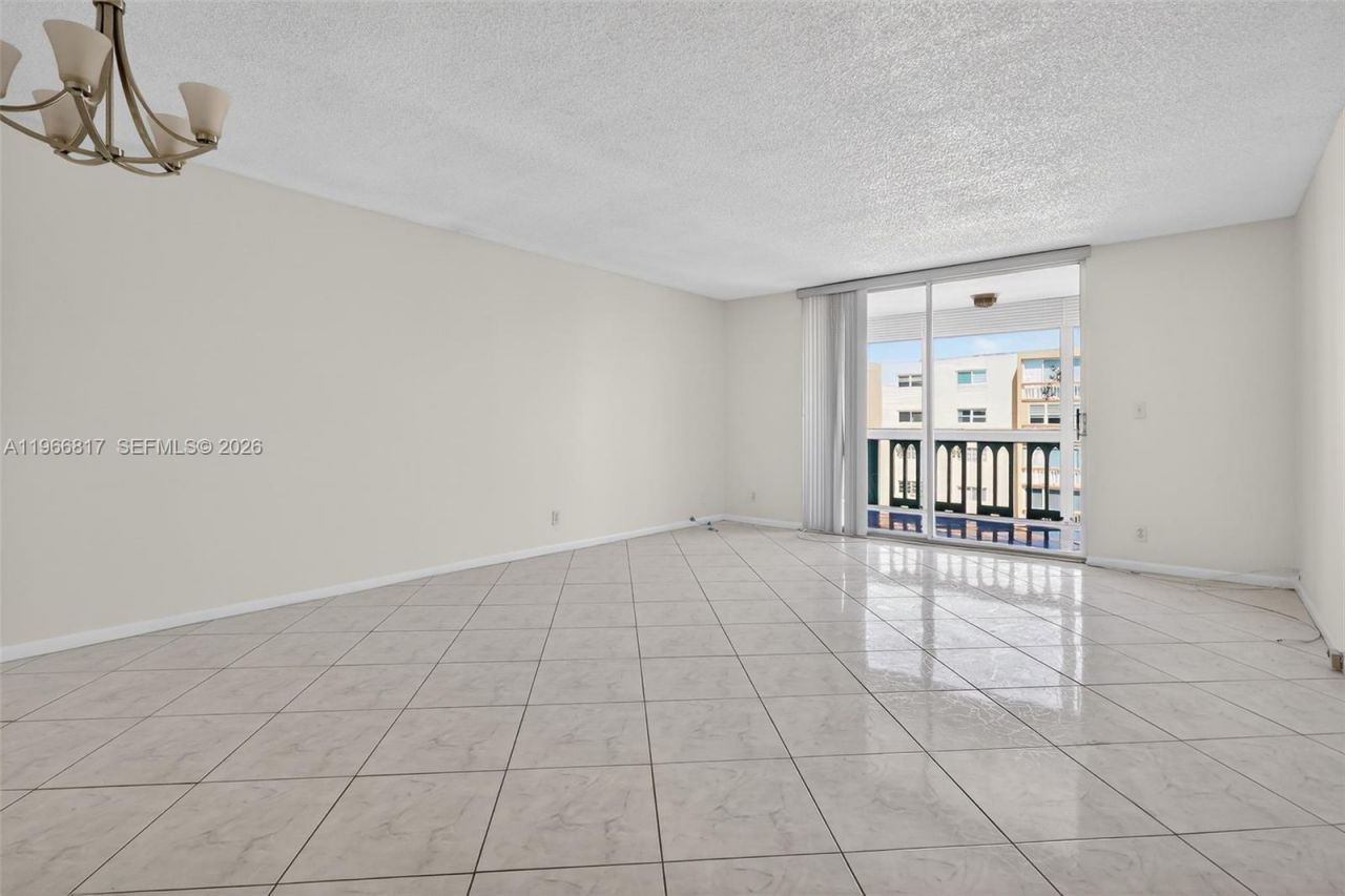 421 NE 14th Ave , Unit 608, Hallandale Beach, FL 33009 Photo
