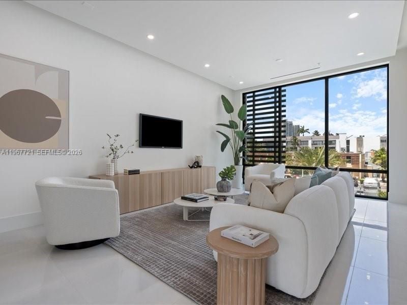 4008 NE 167th St , Unit 6, North Miami Beach, FL 33160 Photo