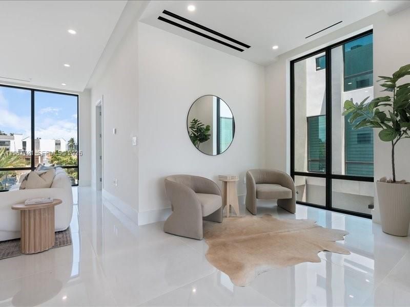 4008 NE 167th St , Unit 6, North Miami Beach, FL 33160 Photo