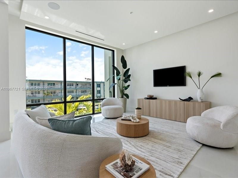 4008 NE 167th St , Unit 6, North Miami Beach, FL 33160 Photo