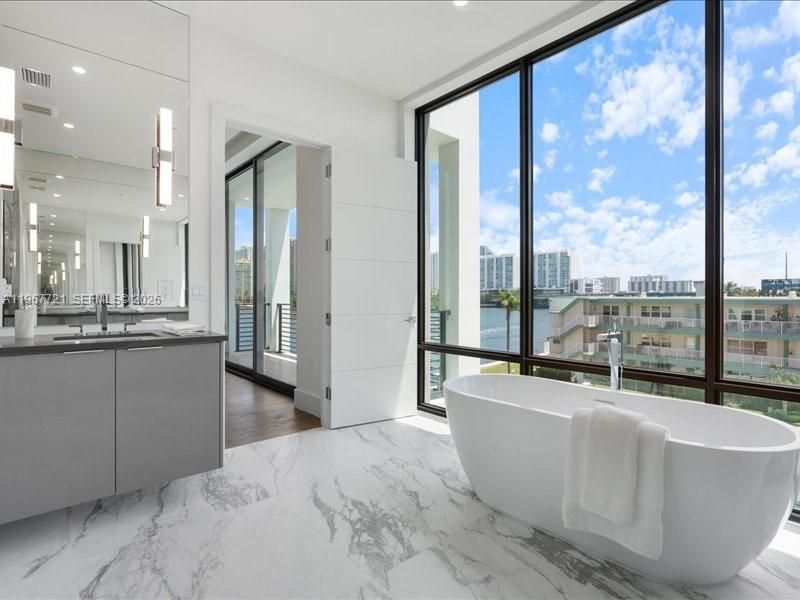 4008 NE 167th St , Unit 6, North Miami Beach, FL 33160 Photo