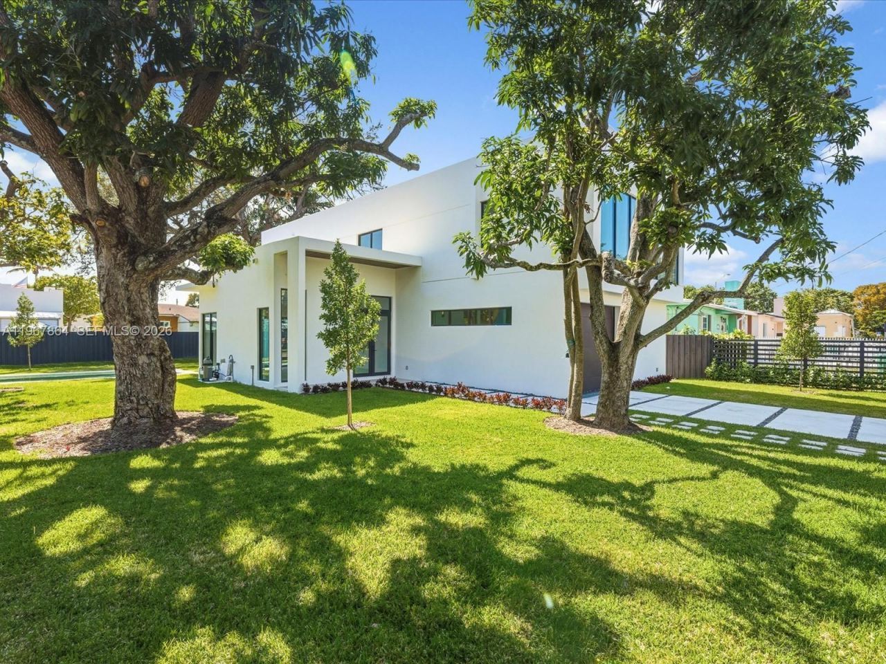 2606 SW 19th St, Miami, FL 33145 Photo