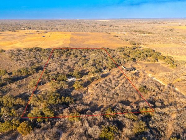 2383 Tomblin, Bigfoot, TX 78005