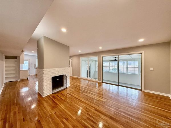 205 Fairpoint Dr, Gulf Breeze, FL 32561