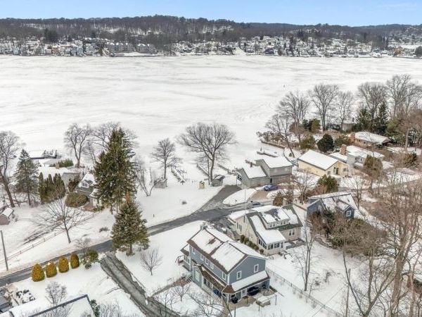 38 Silver Springs Dr, Roxbury, NJ 07850