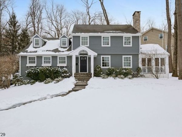 65 Seven Oaks Dr, New Providence, NJ 07901