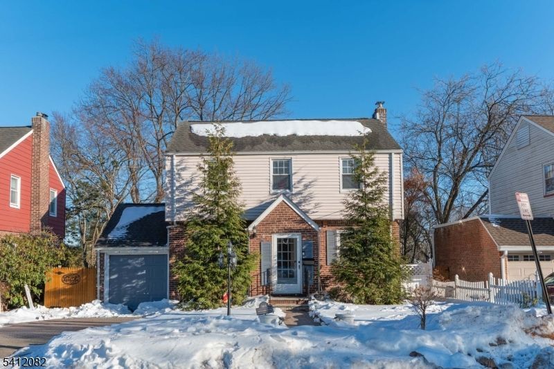 365 Rockledge Pl, Teaneck, NJ 07666 Main Photo