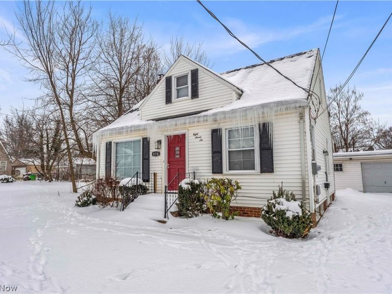 876 E 209th Street, Euclid, OH 44119 Photo 2