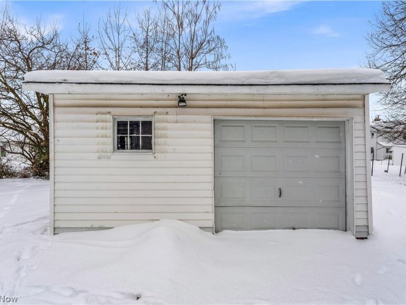 876 E 209th Street, Euclid, OH 44119 Photo 24