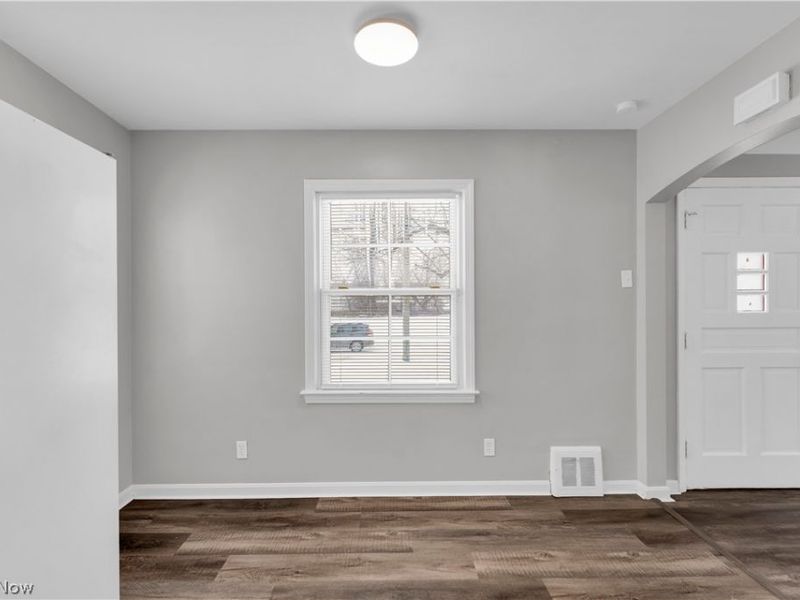 876 E 209th Street, Euclid, OH 44119 Photo 4