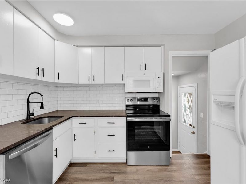 876 E 209th Street, Euclid, OH 44119 Photo 7