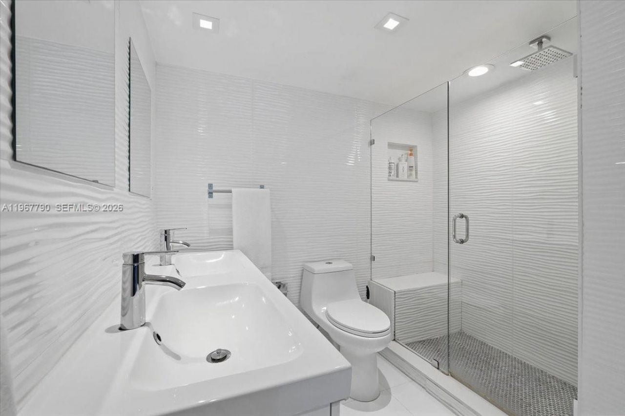 18051 Biscayne Blvd , Unit 1701, Aventura, FL 33160 Photo