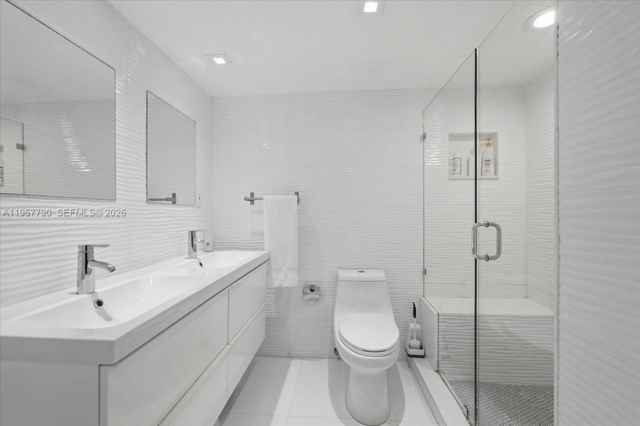 18051 Biscayne Blvd , Unit 1701, Aventura, FL 33160 Photo