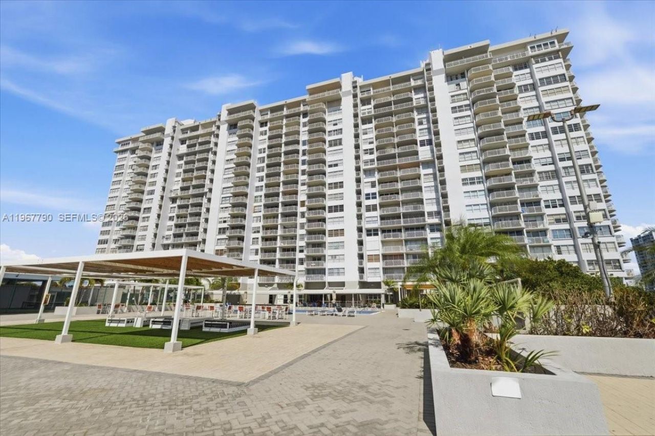 18051 Biscayne Blvd , Unit 1701, Aventura, FL 33160 Photo