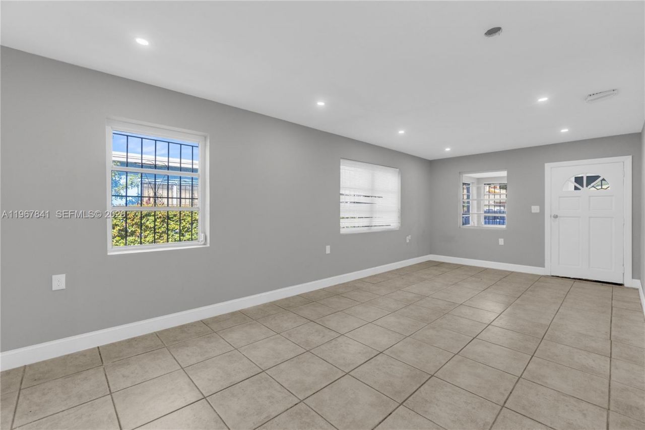 6940 NW 6th Ct, Unit 2, Miami, FL 33150 Photo