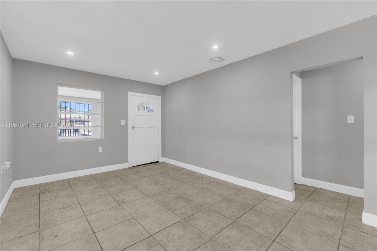 6940 NW 6th Ct, Unit 2, Miami, FL 33150 Photo