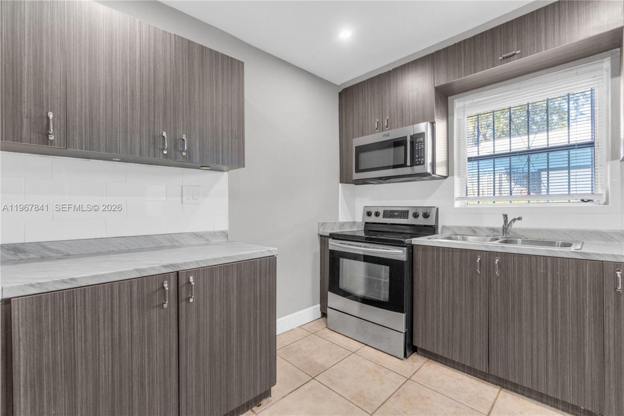 6940 NW 6th Ct, Unit 2, Miami, FL 33150 Photo