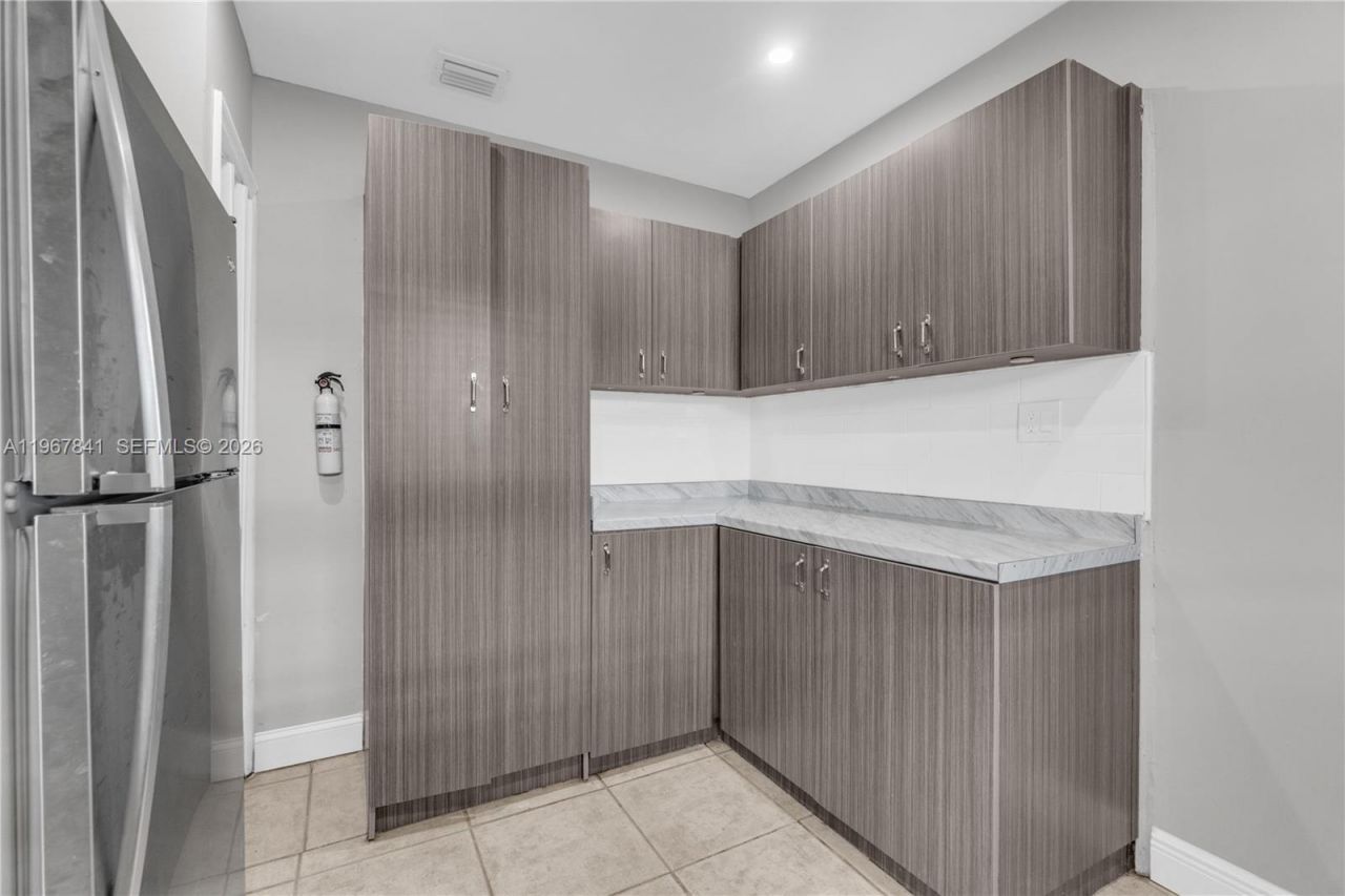 6940 NW 6th Ct, Unit 2, Miami, FL 33150 Photo