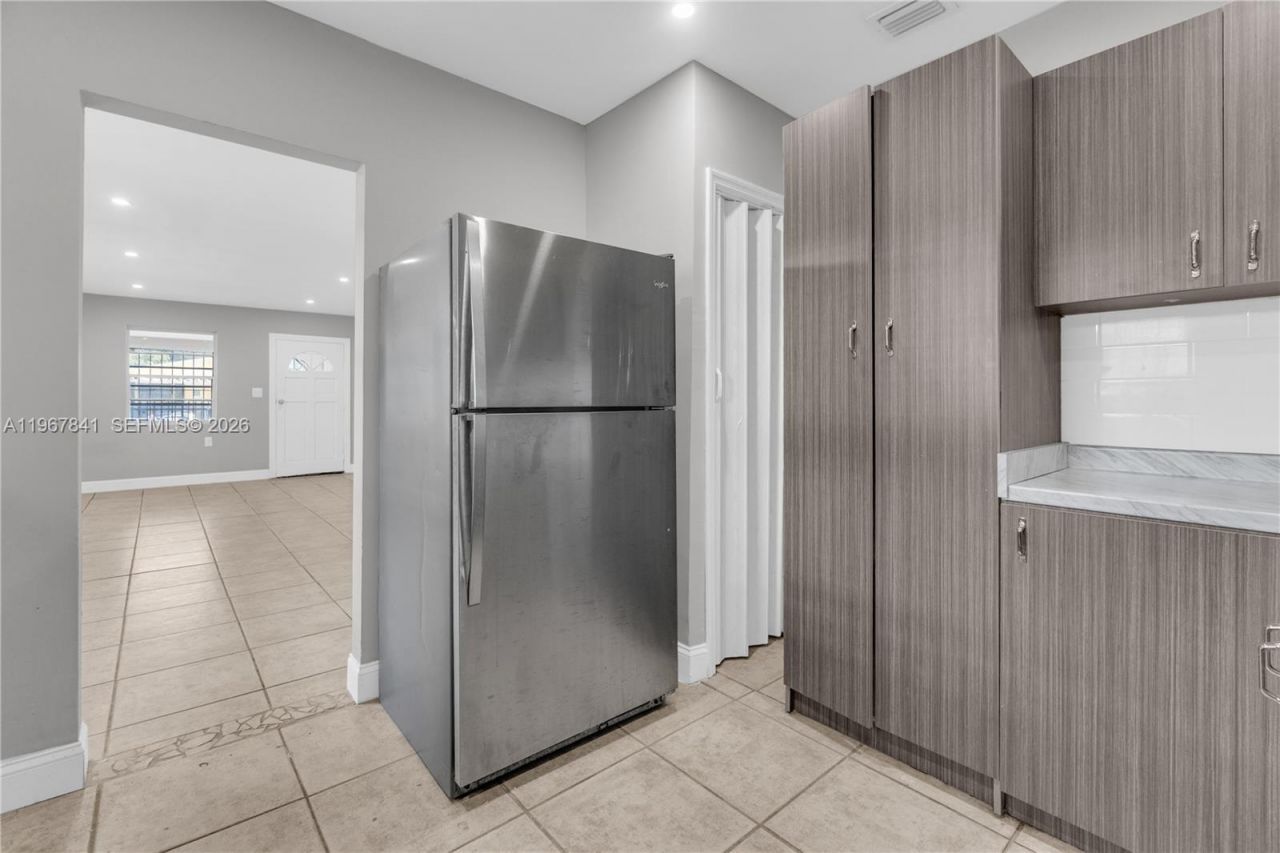 6940 NW 6th Ct, Unit 2, Miami, FL 33150 Photo