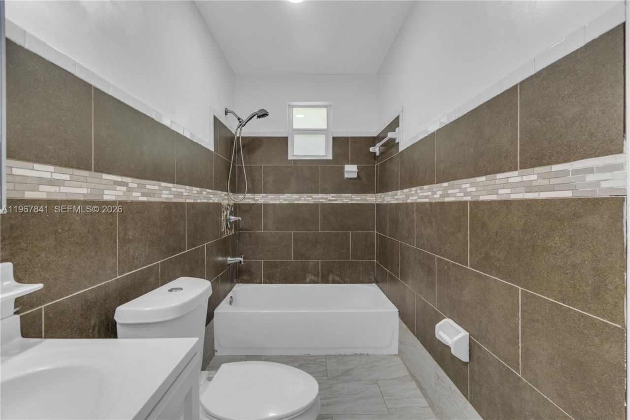 6940 NW 6th Ct, Unit 2, Miami, FL 33150 Photo