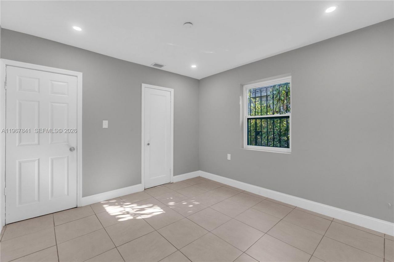 6940 NW 6th Ct, Unit 2, Miami, FL 33150 Photo