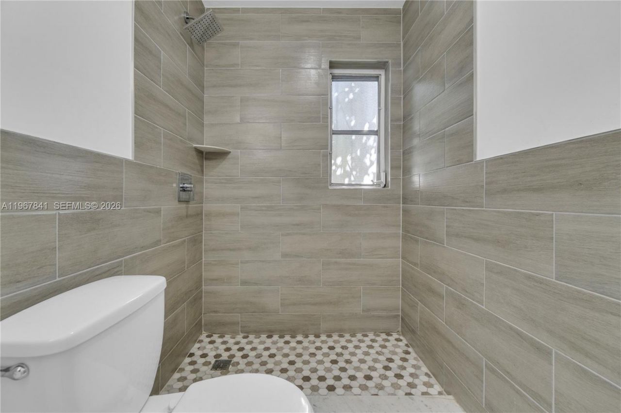 6940 NW 6th Ct, Unit 2, Miami, FL 33150 Photo