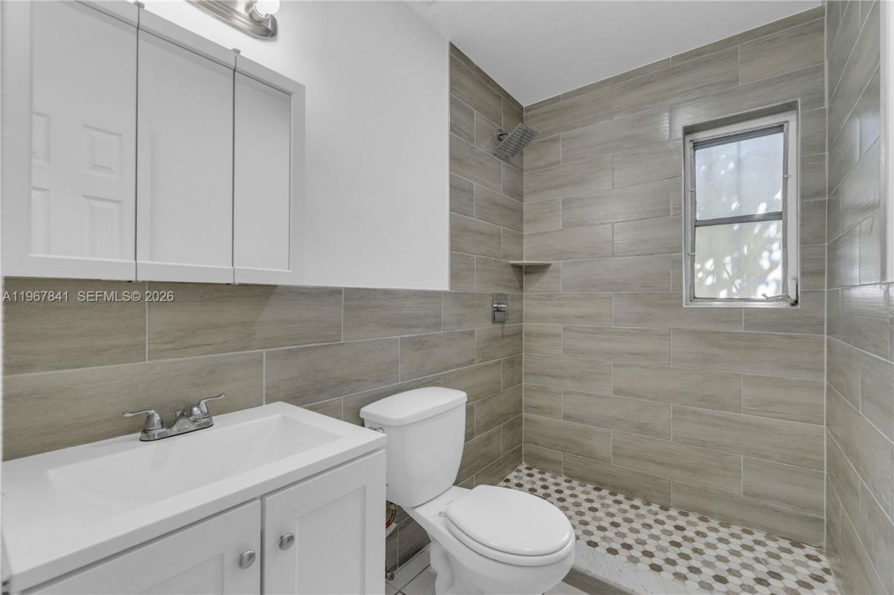 6940 NW 6th Ct, Unit 2, Miami, FL 33150 Photo