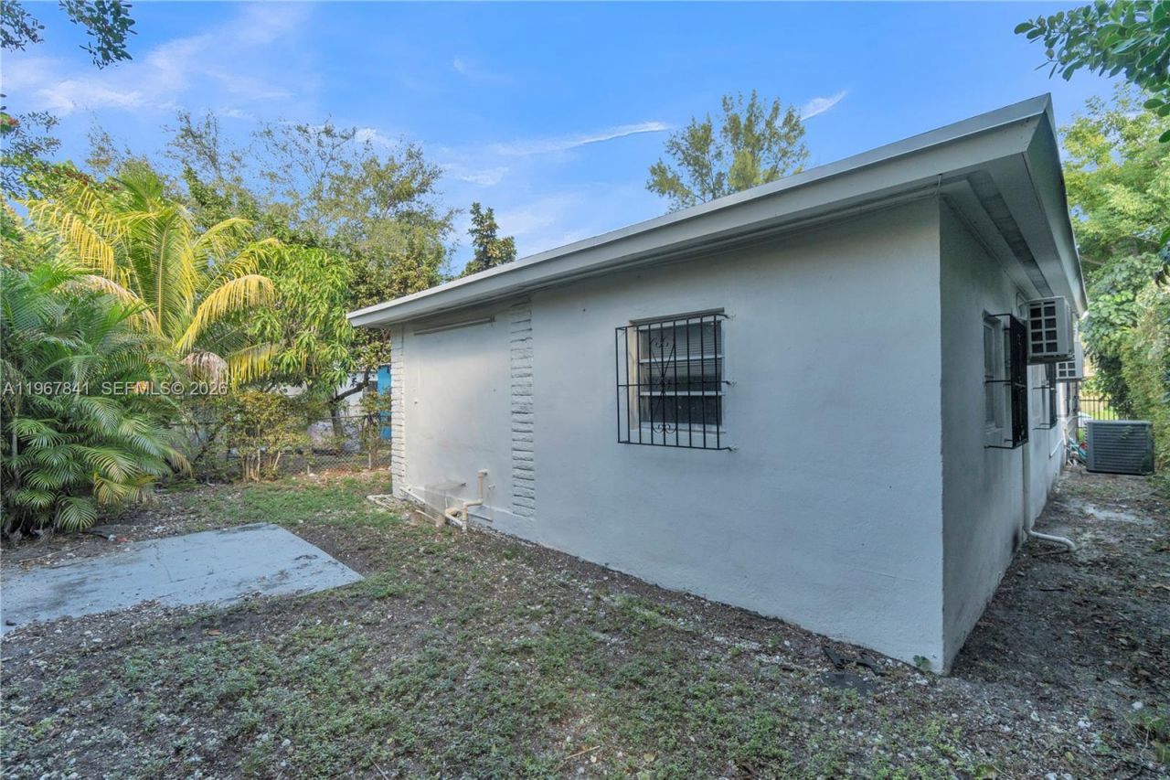 6940 NW 6th Ct, Unit 2, Miami, FL 33150 Photo