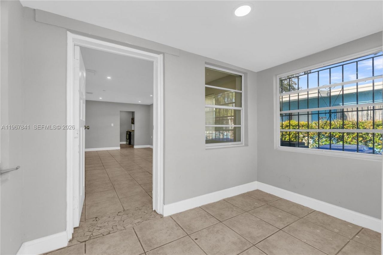 6940 NW 6th Ct, Unit 2, Miami, FL 33150 Photo