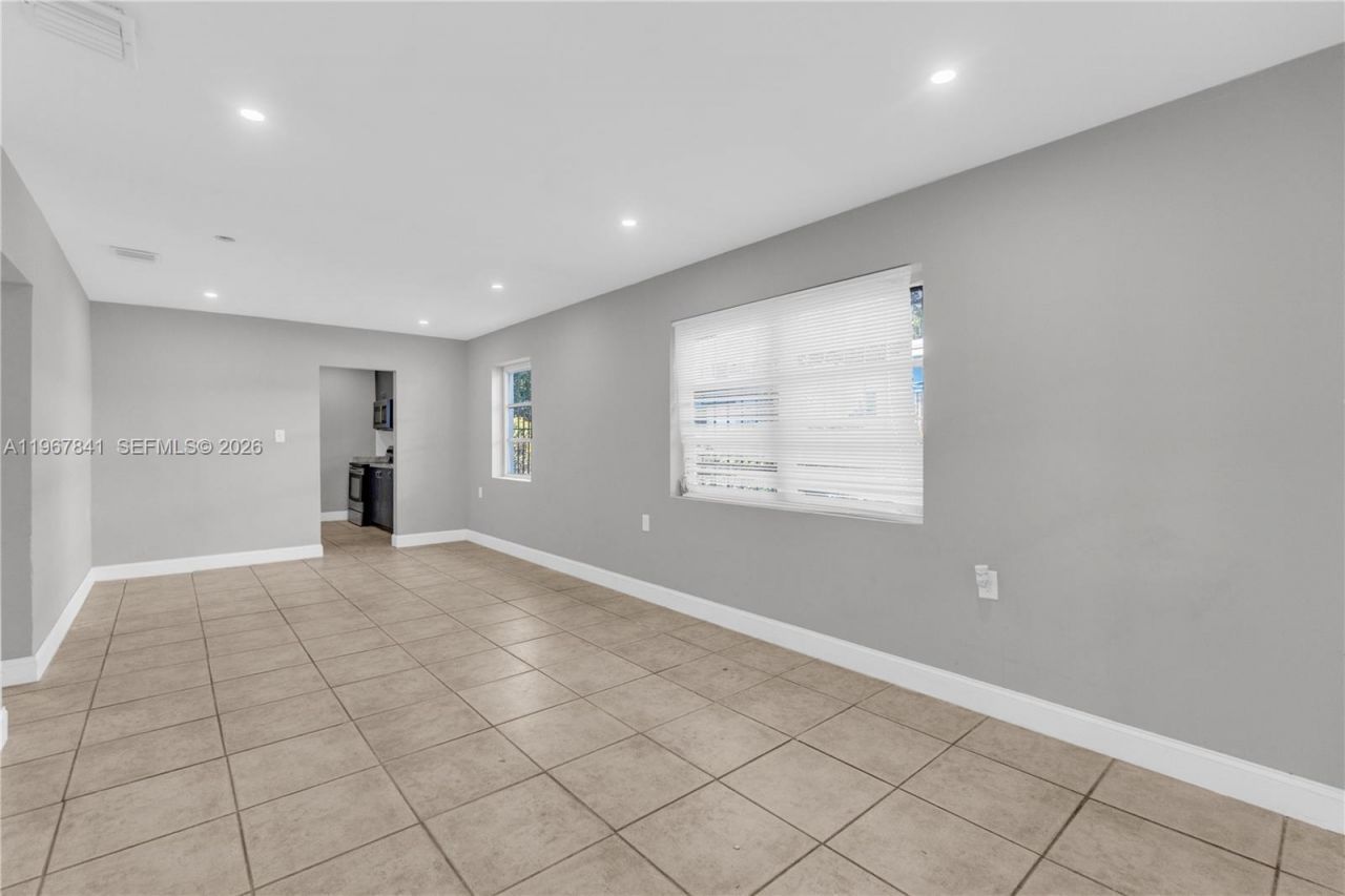 6940 NW 6th Ct, Unit 2, Miami, FL 33150 Photo